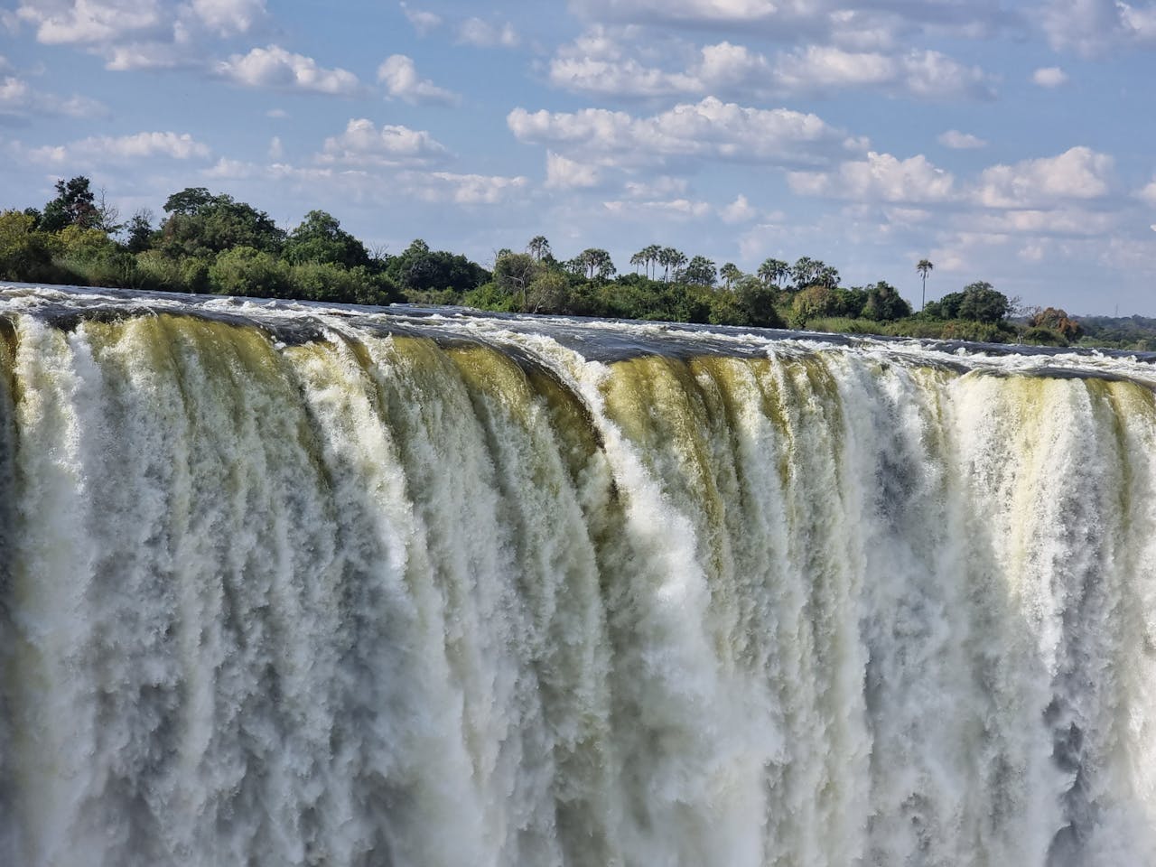 Zimbabwe Travel Hub is your ultimate guide to exploring the beauty and diversity of the country. Whether you are planning an adventure-packed safari, a relaxing getaway, or a cultural discovery, we got you covered. We provide comprehensive travel and tourism information to help you make the most of your trip. This platform highlights Zimbabwe’s top tourist destinations, from the majestic Victoria Falls to the serene Eastern Highlands.