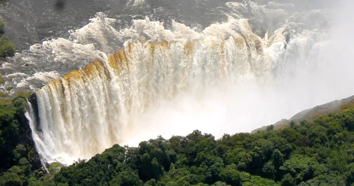 Best Time to Visit Victoria Falls: Month-by-Month Guide 2 Victoria Falls at its peak