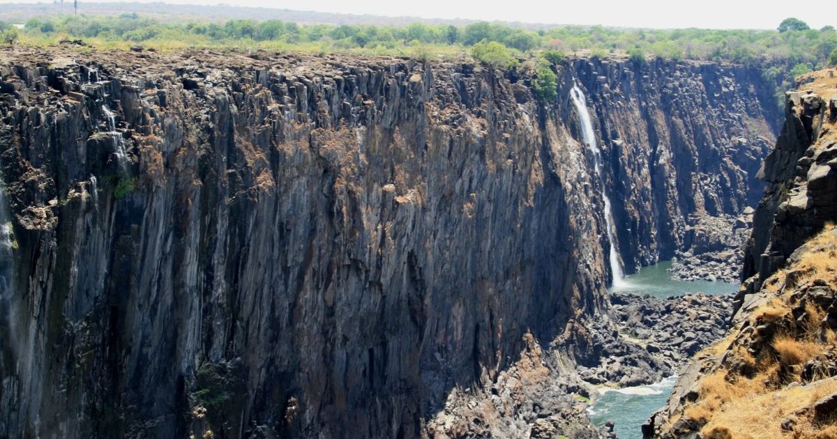 Best Time to Visit Victoria Falls: Month-by-Month Guide 3 A view of a dry part of the Victoria Falls when it dries up